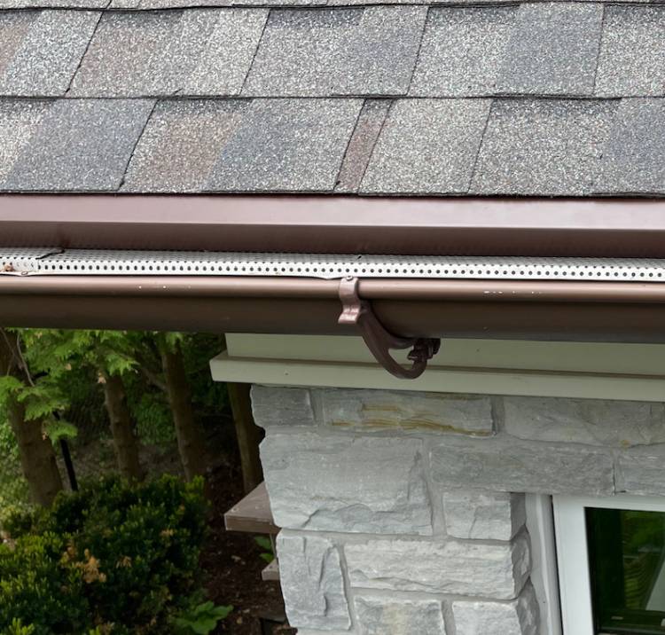 Eavestroughs Soffits